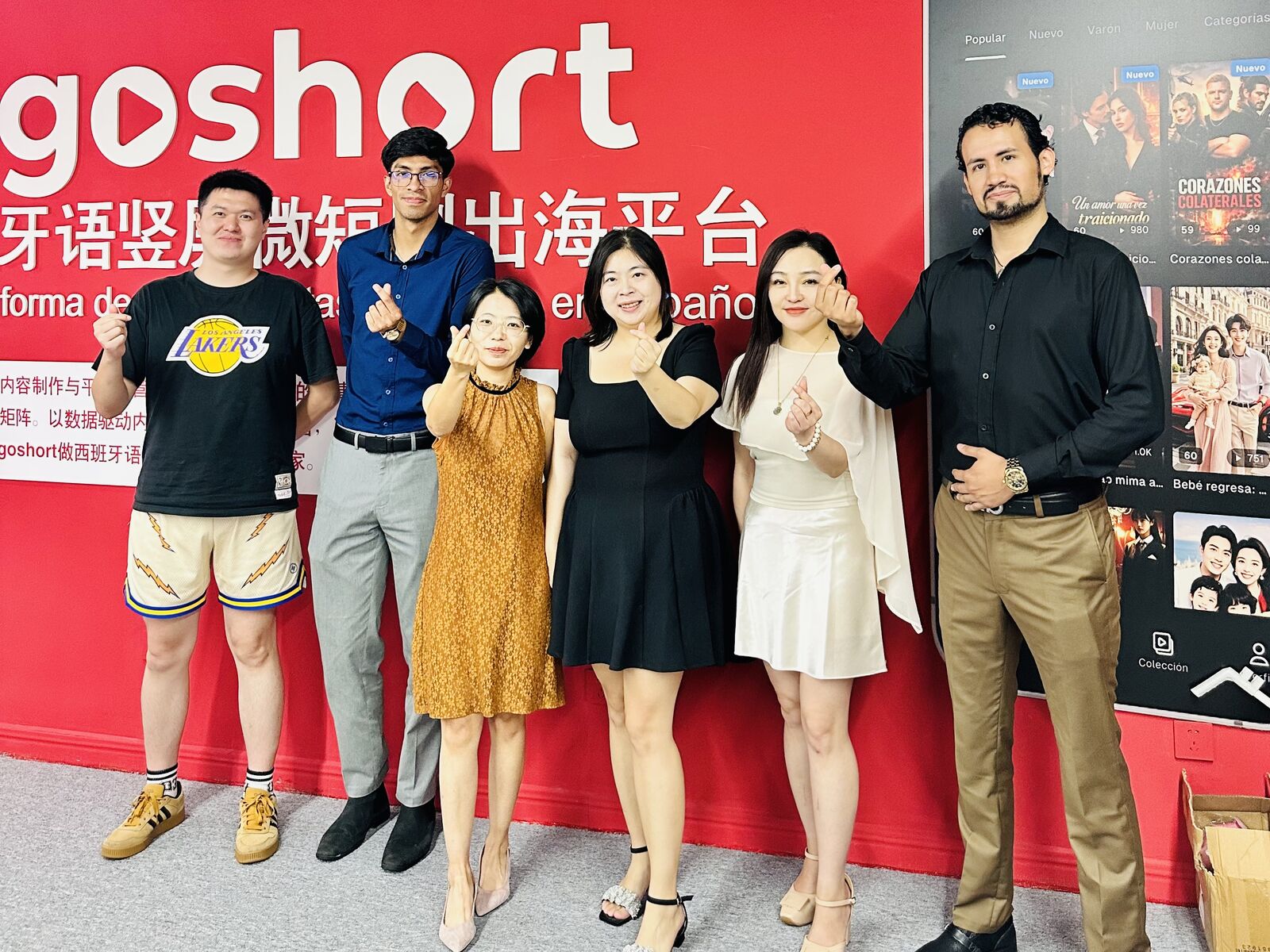 Equipo de Viralcore en las oficinas de MGO SHORT en China